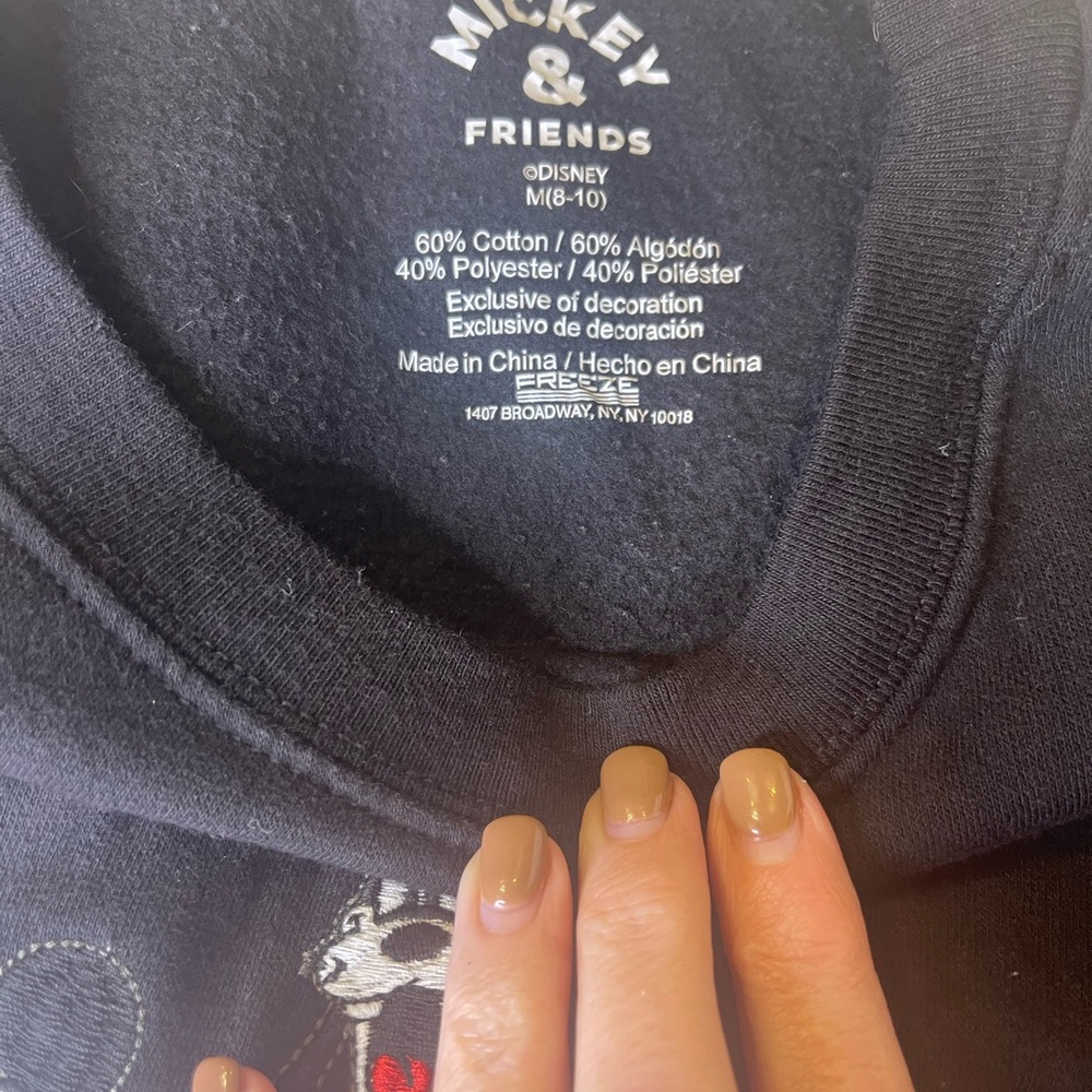 Vintage-style Disney sweatshirt featuring the classic Mickey & Friends crew! - Picture 7 of 7